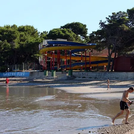 With A Parking Space - 7221 * 메덜린